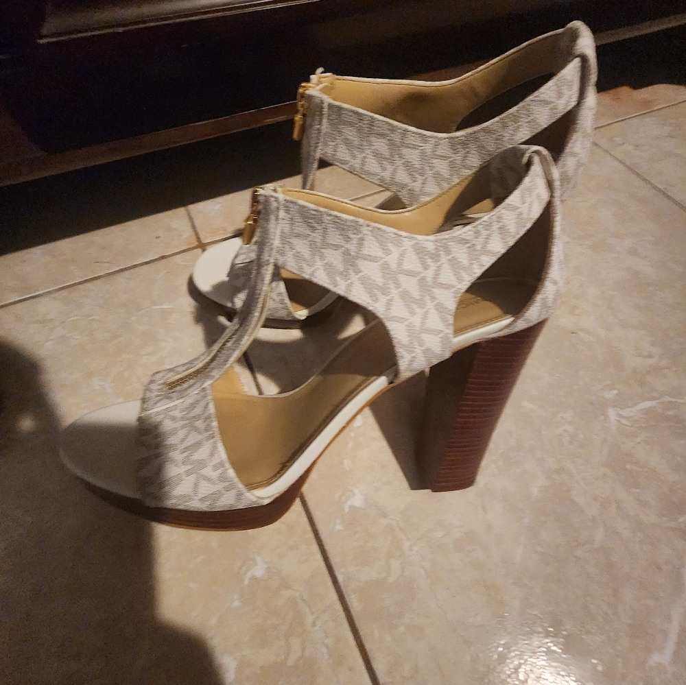 Michael Kors heels size 11 Vanilla